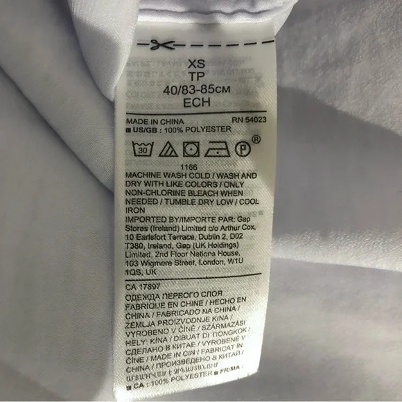 ❌SOLD Banana Republic V-Neck Button Up Blouse - Picture 8 of 8